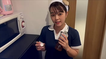 お風呂上がりの彼女の綺麗なまんこやおっぱいに沢山よだれをつけて味わう彼氏。素人カップルのsex公開。