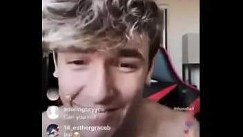 “feet look weird as sh*t on camera”