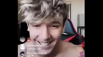 “feet look weird as sh*t on camera”