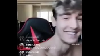 “feet look weird as sh*t on camera”