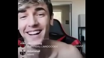 “feet look weird as sh*t on camera”