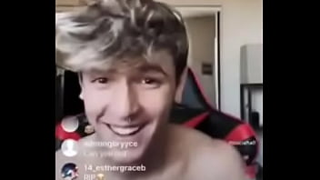 “feet look weird as sh*t on camera”