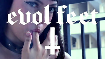 I like to feel the saliva dripping between my toes