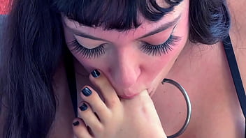 I like to feel the saliva dripping between my toes