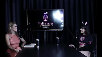 é ninfomaníaca e se masturba duas vezes gozando com facilidade além de ser submissa gostar de spanking e ter fetiches com facas yummi paradise sheer red