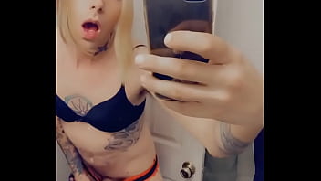 Sexy Tranny Shows Off Her Body thumbnail