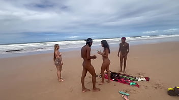 Amigas gostam de fuder na praia pra admirar a natureza