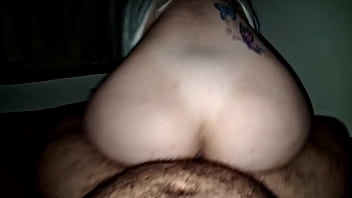 Depois do baile uma sentada para ir descansar de buceta cheia de porra