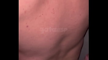 Minha primeira vez na casa de swing com um solteiro dotado na frente do corno vídeos completos no red