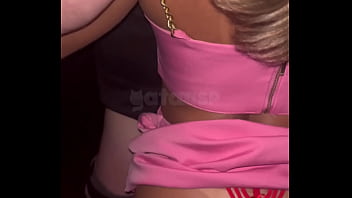 Minha primeira vez na casa de swing com um solteiro dotado na frente do corno vídeos completos no red