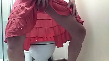 Cum on my fingers then pee myself