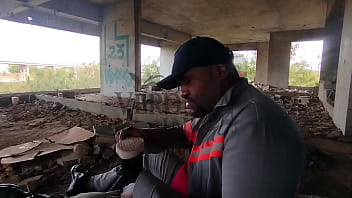 Estava fazendo caminhada perto da obra que meu marido trabalha e fui lá provocá lo