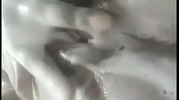 Me encanta bañarme y pajearme