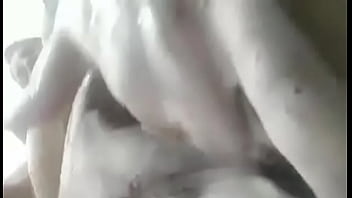 Me encanta bañarme y pajearme