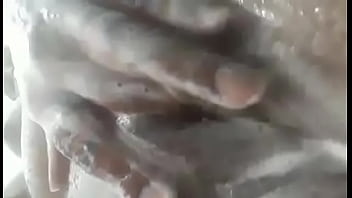 Me encanta bañarme y pajearme