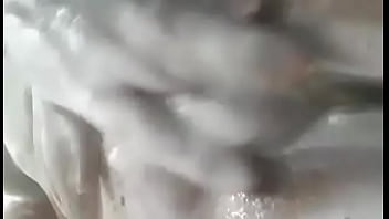 Me encanta bañarme y pajearme