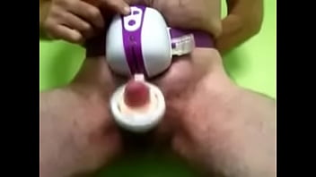 Gozando Com Aparelho De Masturbar thumbnail