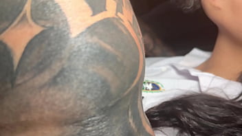 Enteada chega da escola estressada e desconta na rola do padrasto