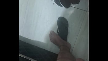 Kleber gozando acordei com um tesão querendo uma buceta mais tá difícil arrumar uma pra comer