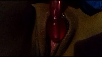 Aburrida masturbandose