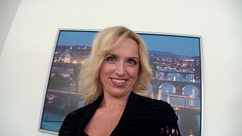 A black cock goes deep inside blonde housewife georgina grey dtw2831