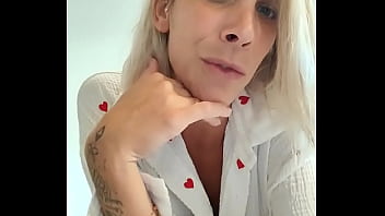 Je suis dans la maison de vacances avec mes parents et qui vient nous rejoindre