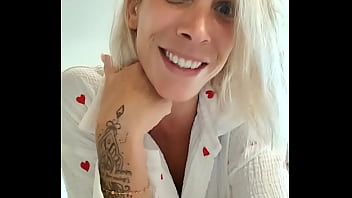 Je suis dans la maison de vacances avec mes parents et qui vient nous rejoindre