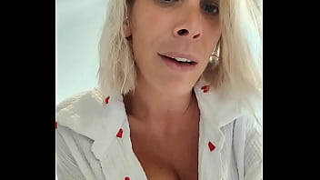 Je suis dans la maison de vacances avec mes parents et qui vient nous rejoindre