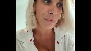 Je suis dans la maison de vacances avec mes parents et qui vient nous rejoindre