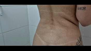 Vem tomar banho comigo