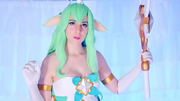 League of legends soraka is a slut for healing her team