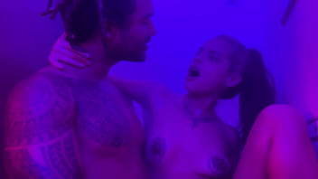 Meu namorado me pegou no banho com força