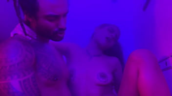 Meu namorado me pegou no banho com força