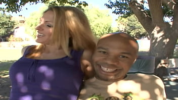 Una troia milf bionda scopa davanti al marito