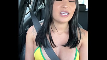 Asiática gostosa sortea fã de cabo frio com direito a uma carona diferenciada