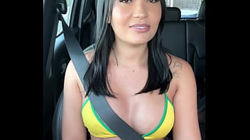 Asiática gostosa sortea fã de cabo frio com direito a uma carona diferenciada