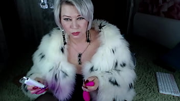 Sex performance of a mature bitch in a beautiful fur coat