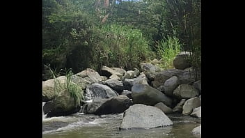 Clava al futbolista sin cesar