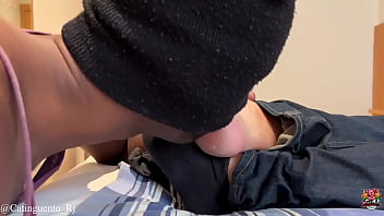 Lambendo Os Pés Do Hétero Parrudo thumbnail