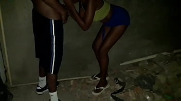 Pirocão do magrinho ganhou uma mamada da nifeta de shortinho