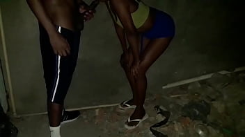 Pirocão do magrinho ganhou uma mamada da nifeta de shortinho