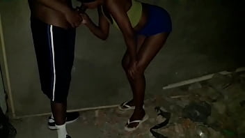 Pirocão do magrinho ganhou uma mamada da nifeta de shortinho