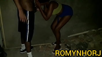 Pirocão do magrinho ganhou uma mamada da nifeta de shortinho