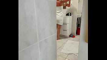 « mon step bro me traque ça se termine en douche de sperme» ici tu as la