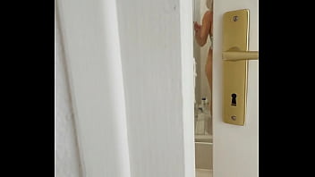 « mon step bro me traque ça se termine en douche de sperme» ici tu as la