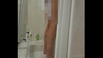 « mon step bro me traque ça se termine en douche de sperme» ici tu as la