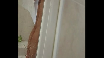 « mon step bro me traque ça se termine en douche de sperme» ici tu as la