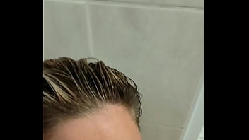 « mon step bro me traque ça se termine en douche de sperme» ici tu as la