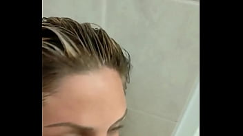 « mon step bro me traque ça se termine en douche de sperme» ici tu as la