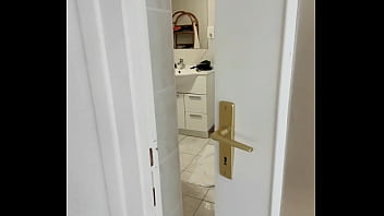 « mon step bro me traque ça se termine en douche de sperme» ici tu as la